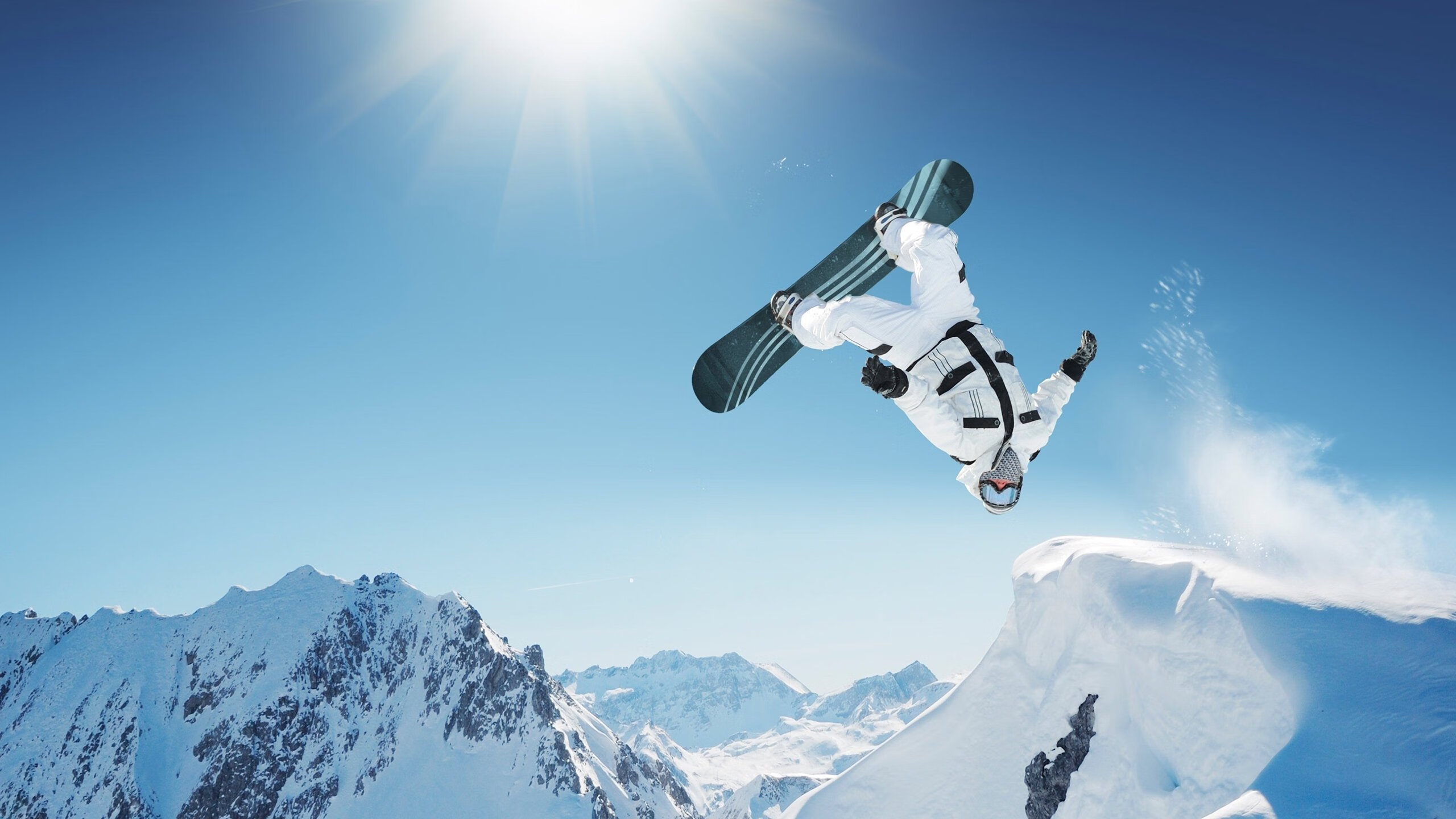 国际水上高空滑索比赛，飞跃山谷的极速体验，高空滑翔索道